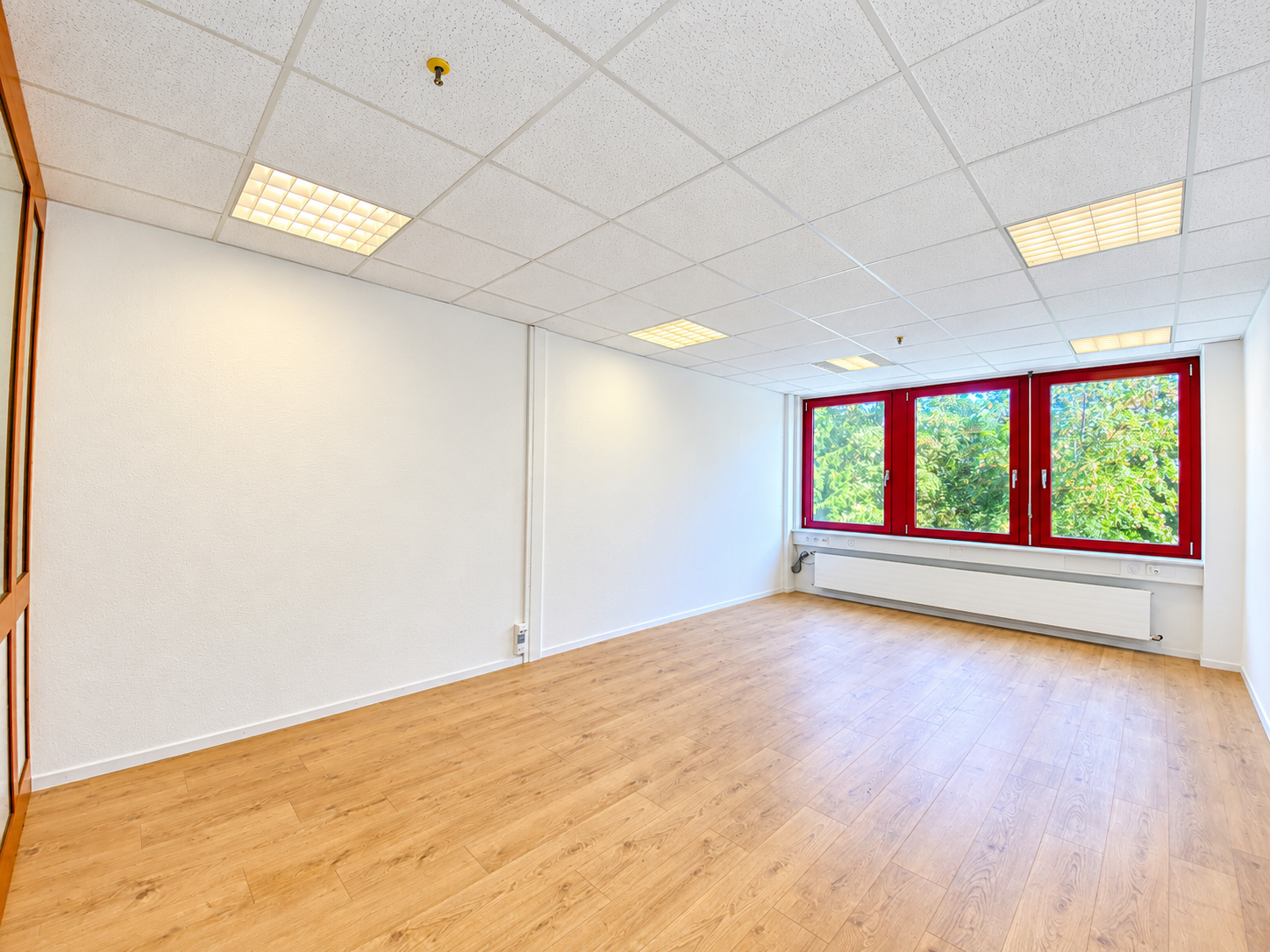 310m² office