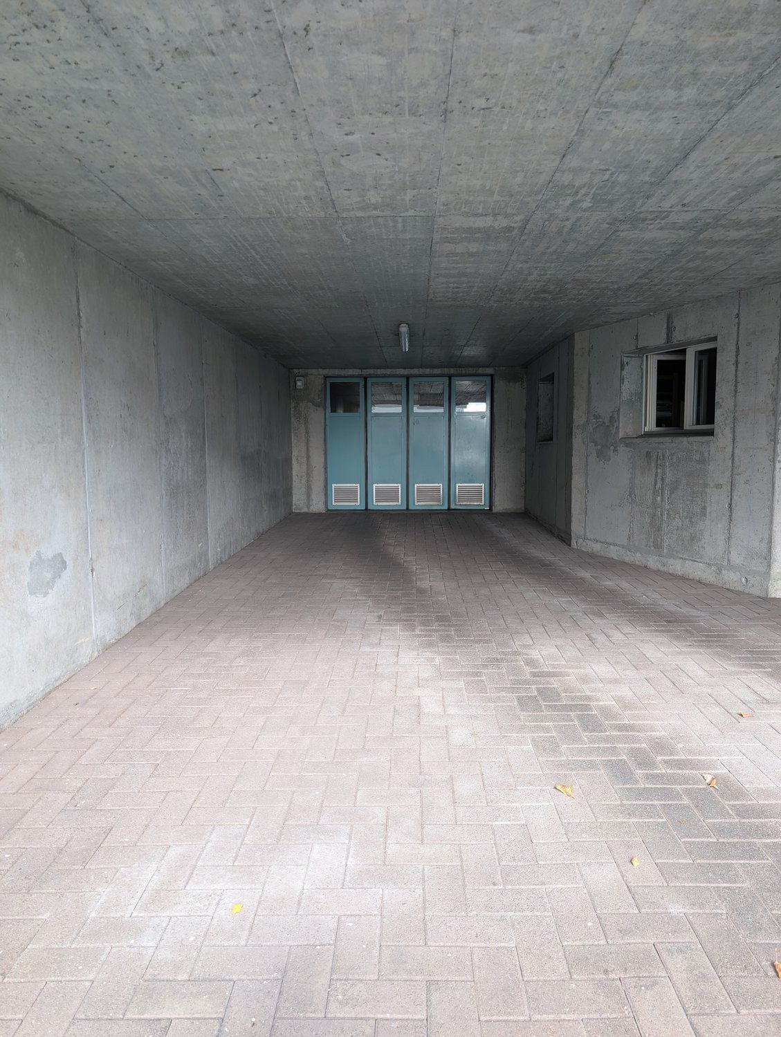 Underground slot, photo 1 of 2