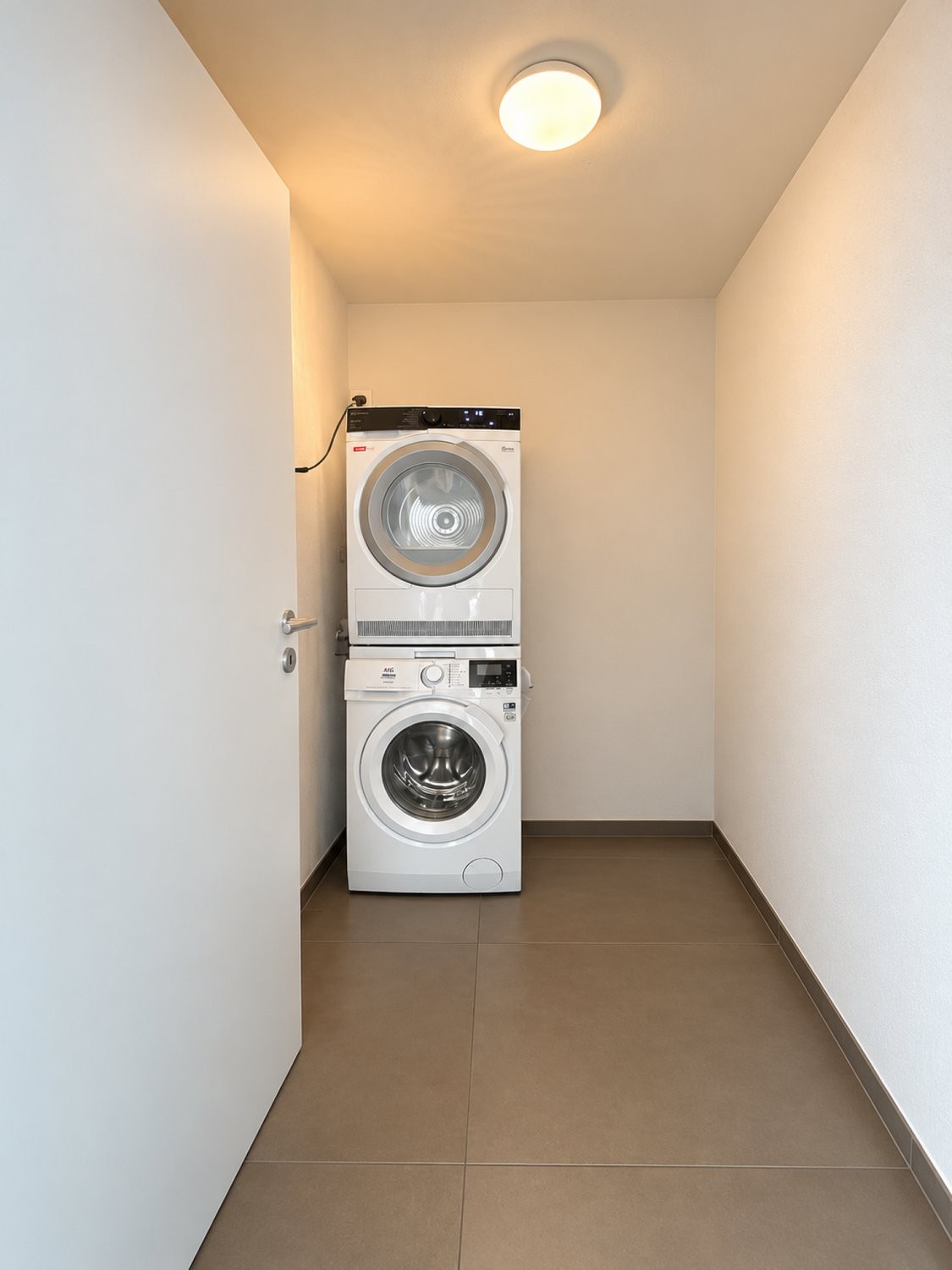 Living / commercial building, photo 6 of 7