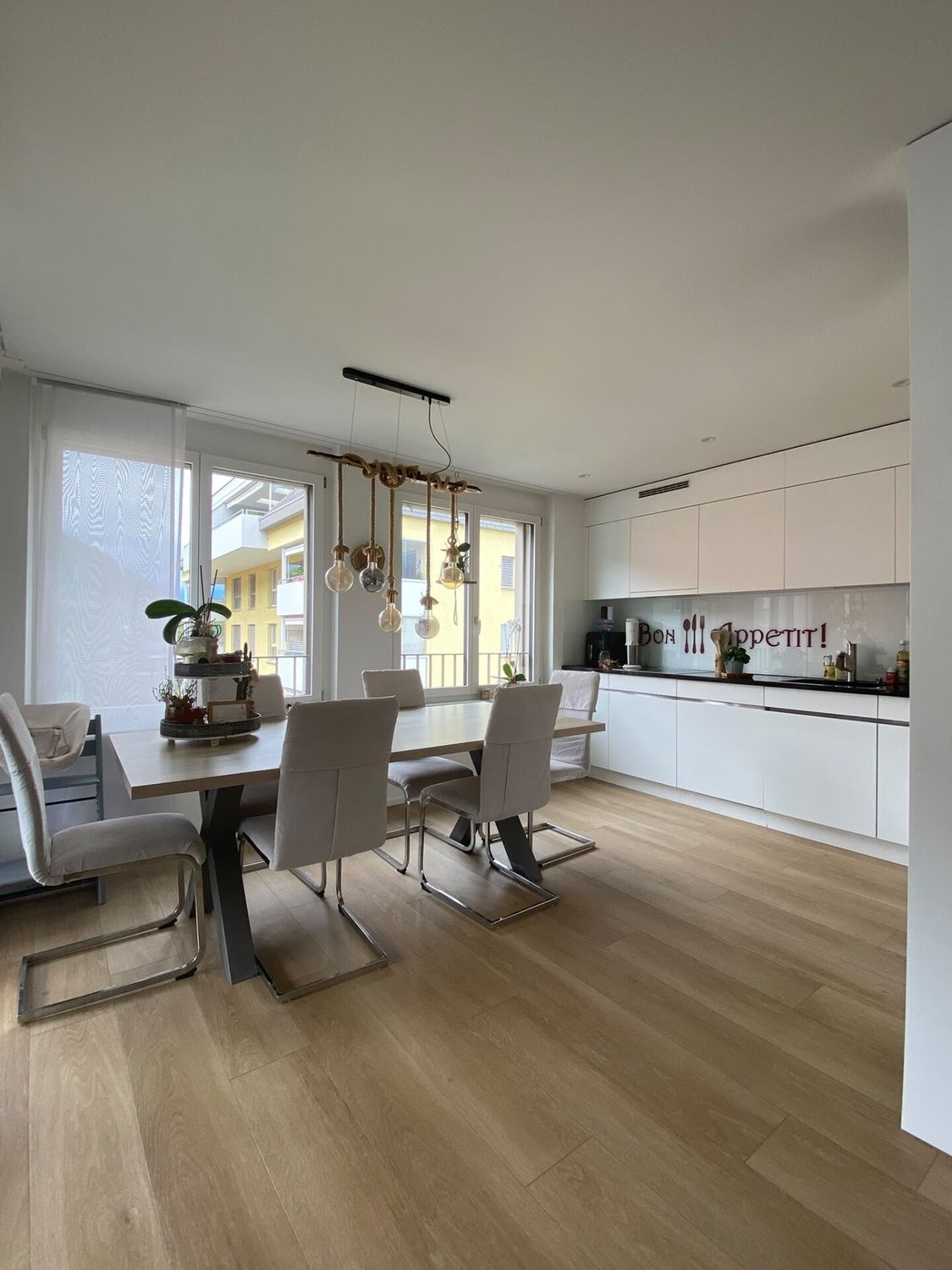 Living / commercial building, photo 1 of 7
