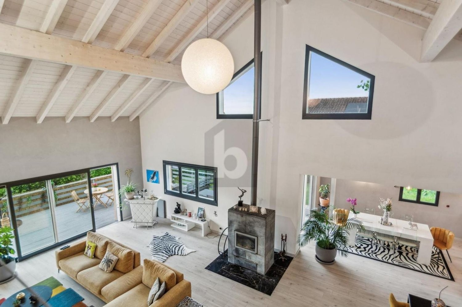 6 rooms villa