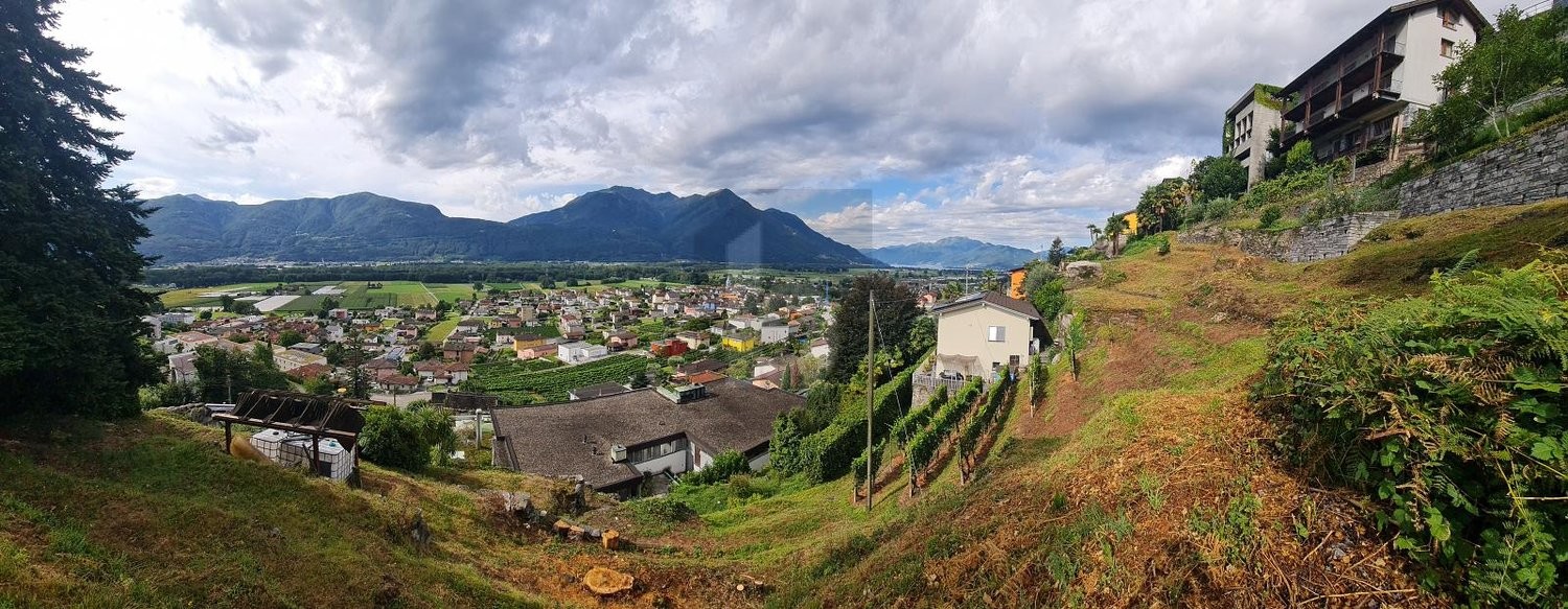364m² building land, photo 1 of 4