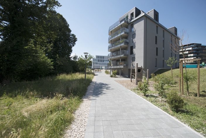 Covered bike parking

Parking space for motorcycle/scooter located in a common underground parking garage.   
  
Link to register via Flatfox: [ https://flatfox.ch/fr/listing/1465135/submit/ ](https://flatfox.ch/fr/listing/1465135/submit/)   
  
**For any additional information about this property o, photo 4 of 4