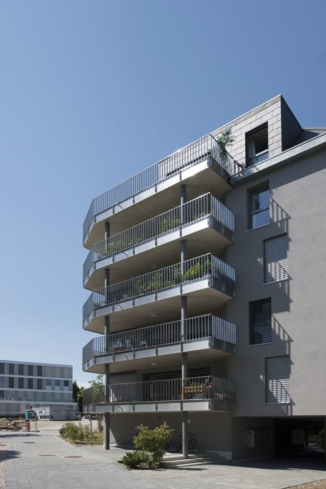 Covered bike parking

Parking space for motorcycle/scooter located in a common underground parking garage.   
  
Link to register via Flatfox: [ https://flatfox.ch/fr/listing/1465135/submit/ ](https://flatfox.ch/fr/listing/1465135/submit/)   
  
**For any additional information about this property o, photo 2 of 4