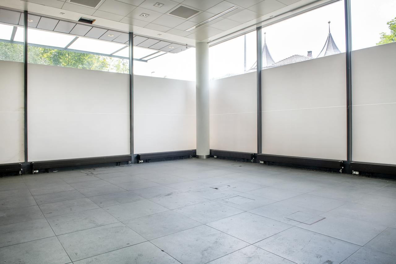 125m² shop, photo 1 of 8