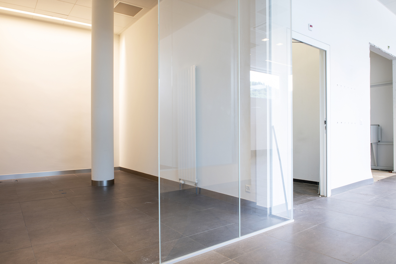 125m² shop, photo 3 of 8
