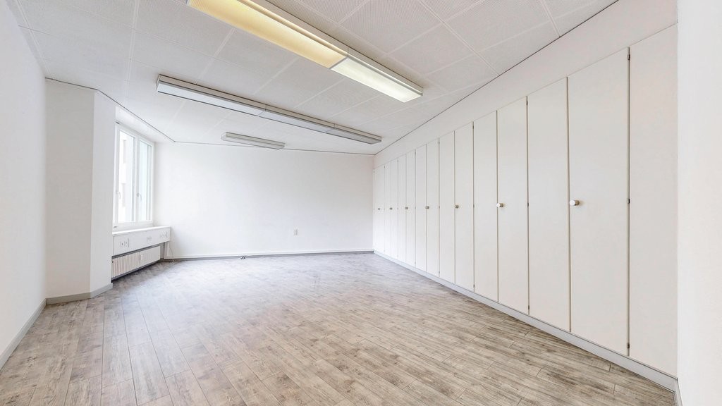 330m² office