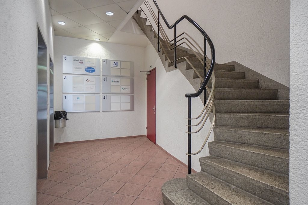 330m² office