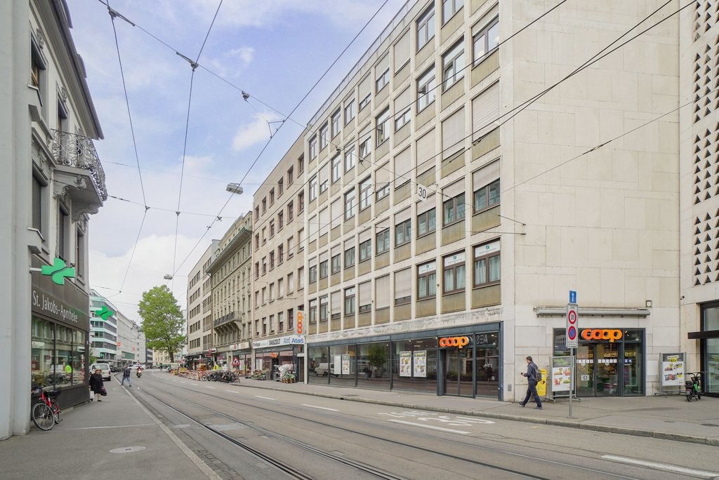 330m² office