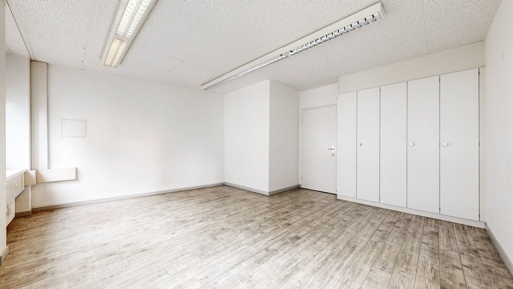 330m² office