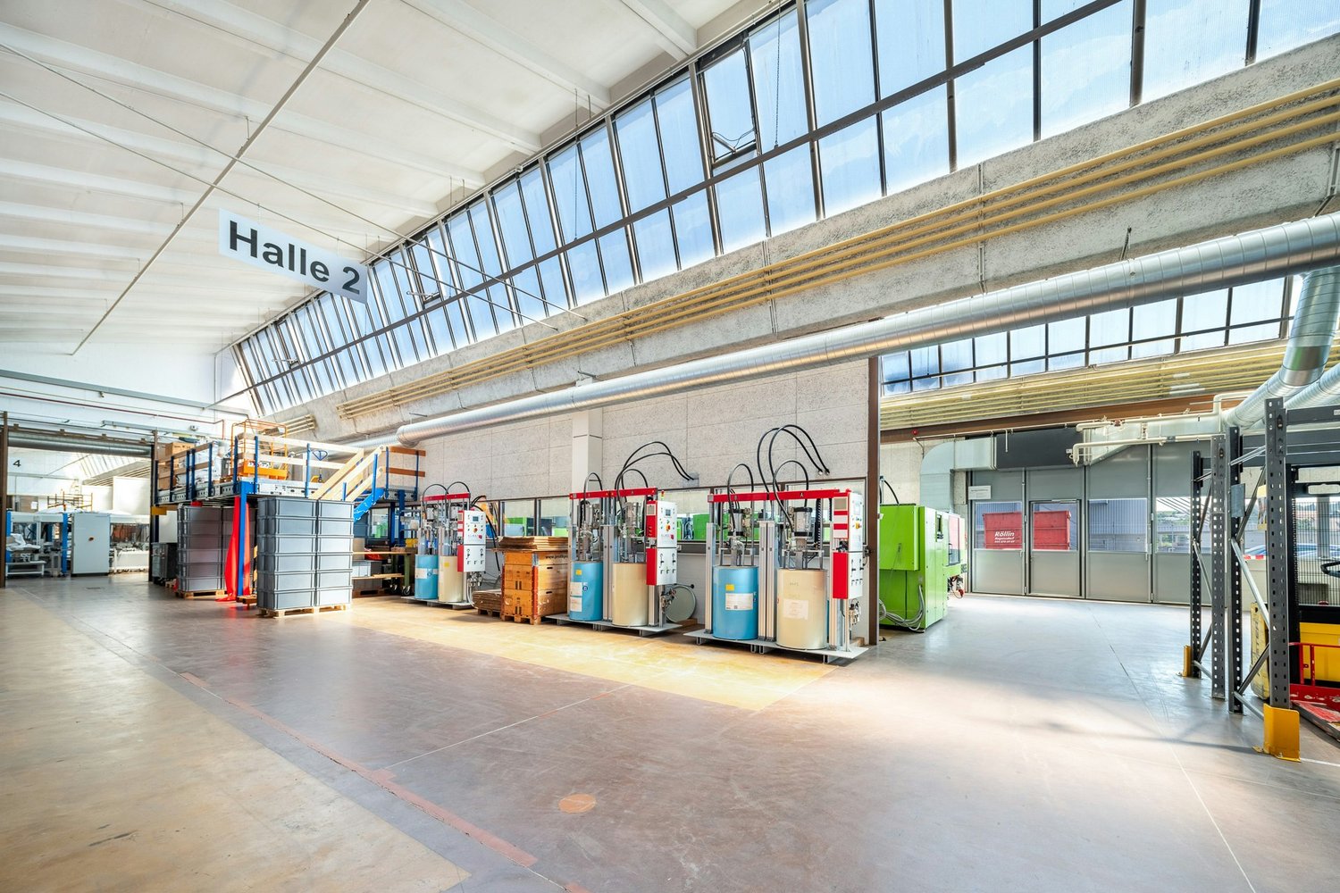 1300m² industrial object, photo 2 of 10