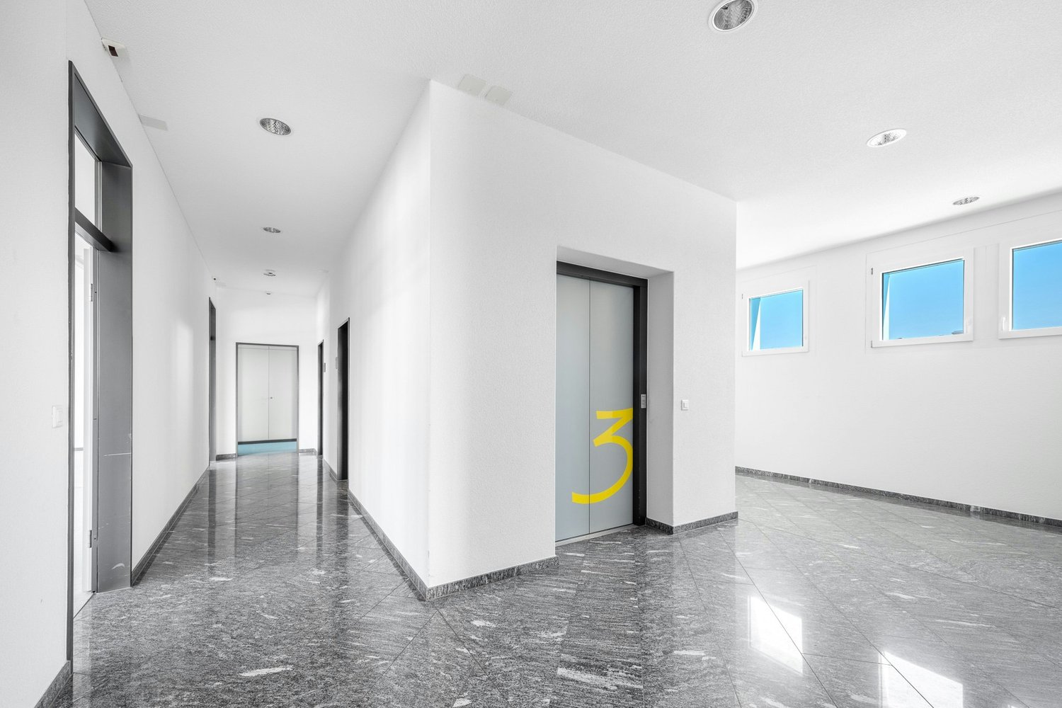 1300m² industrial object, photo 7 of 10