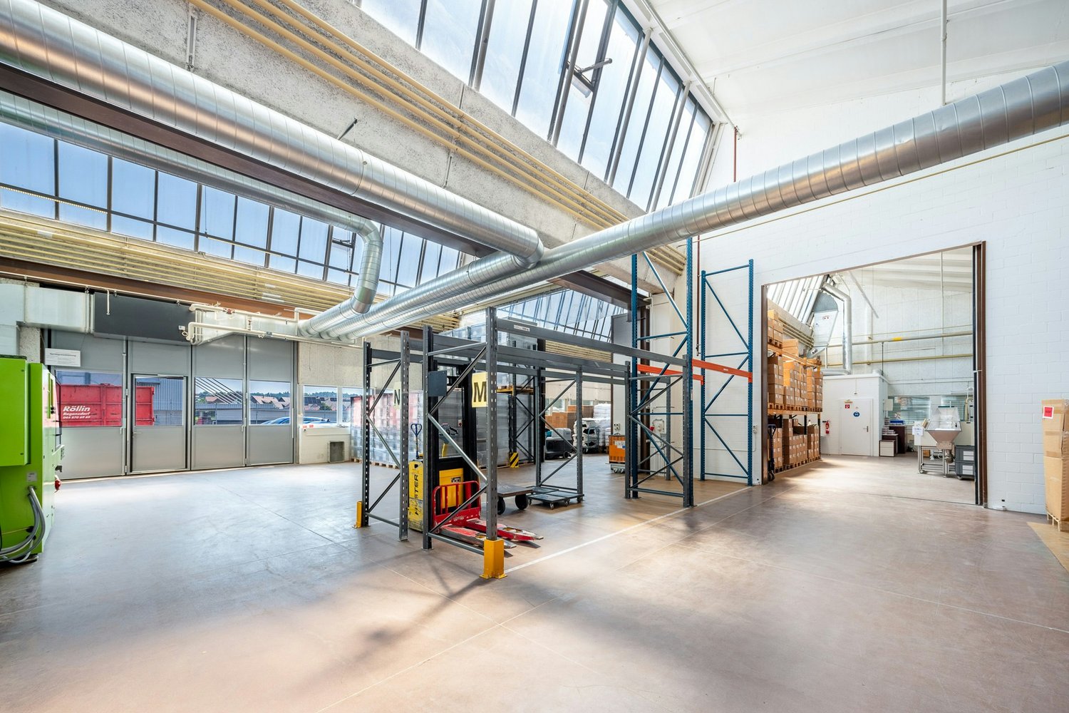 1300m² industrial object, photo 1 of 10