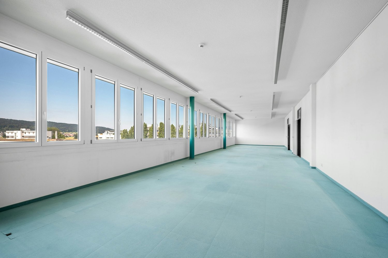 1300m² industrial object, photo 5 of 10