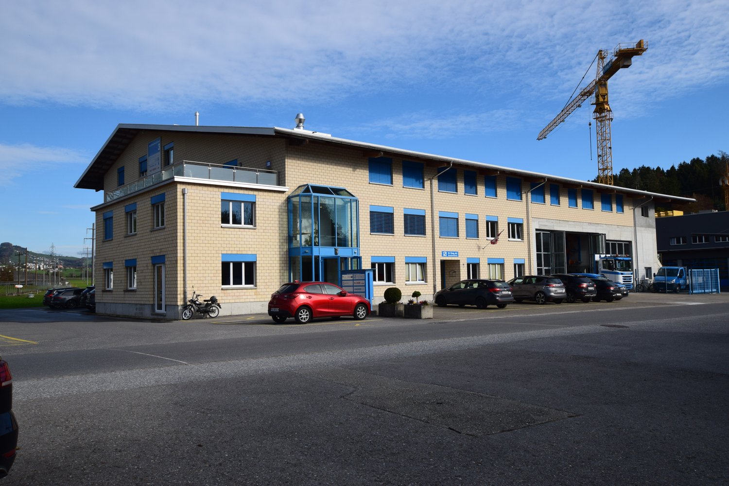 198m² commercial, photo 1 of 6