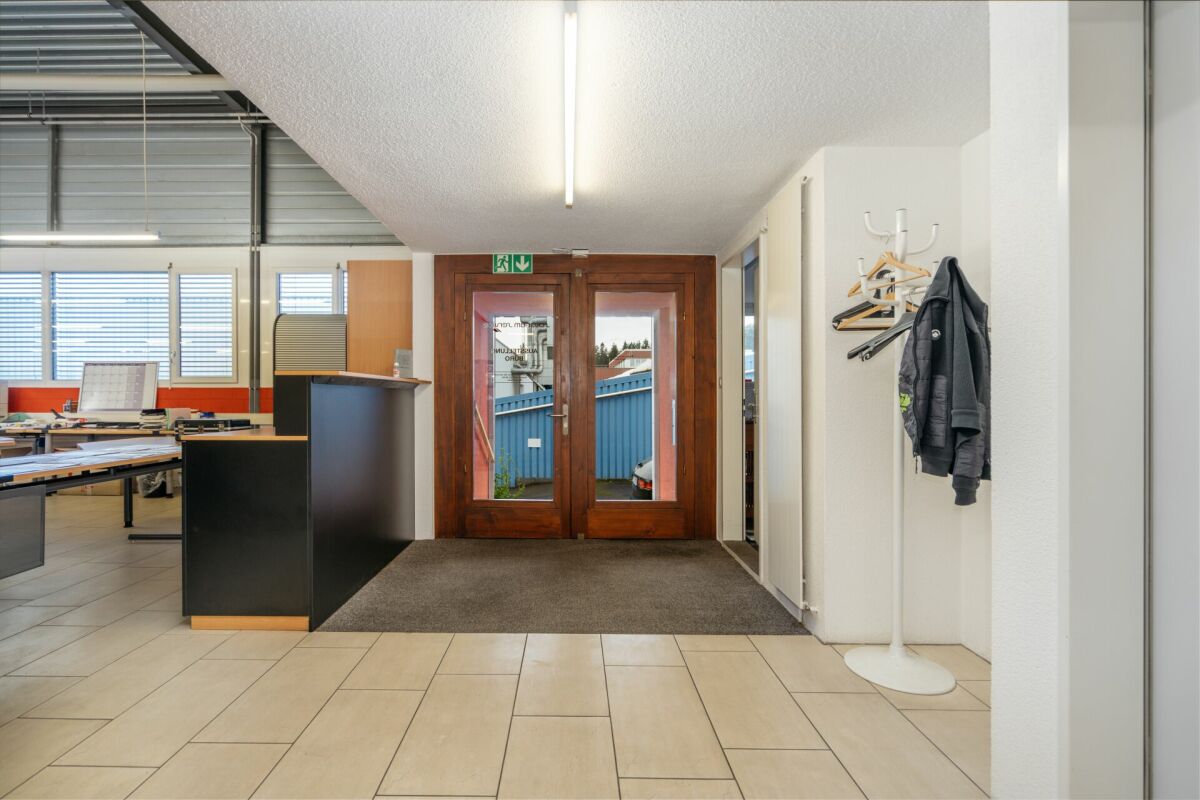 915m² factory, photo 4 of 10