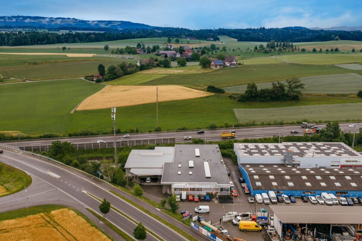 915m² factory, photo 2 of 10