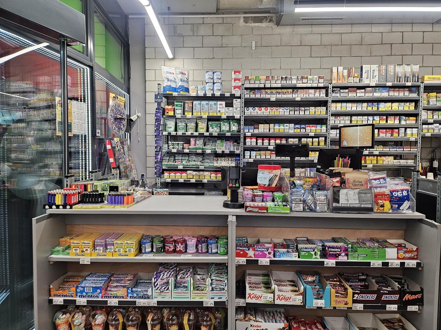 250m² shop, photo 2 of 4