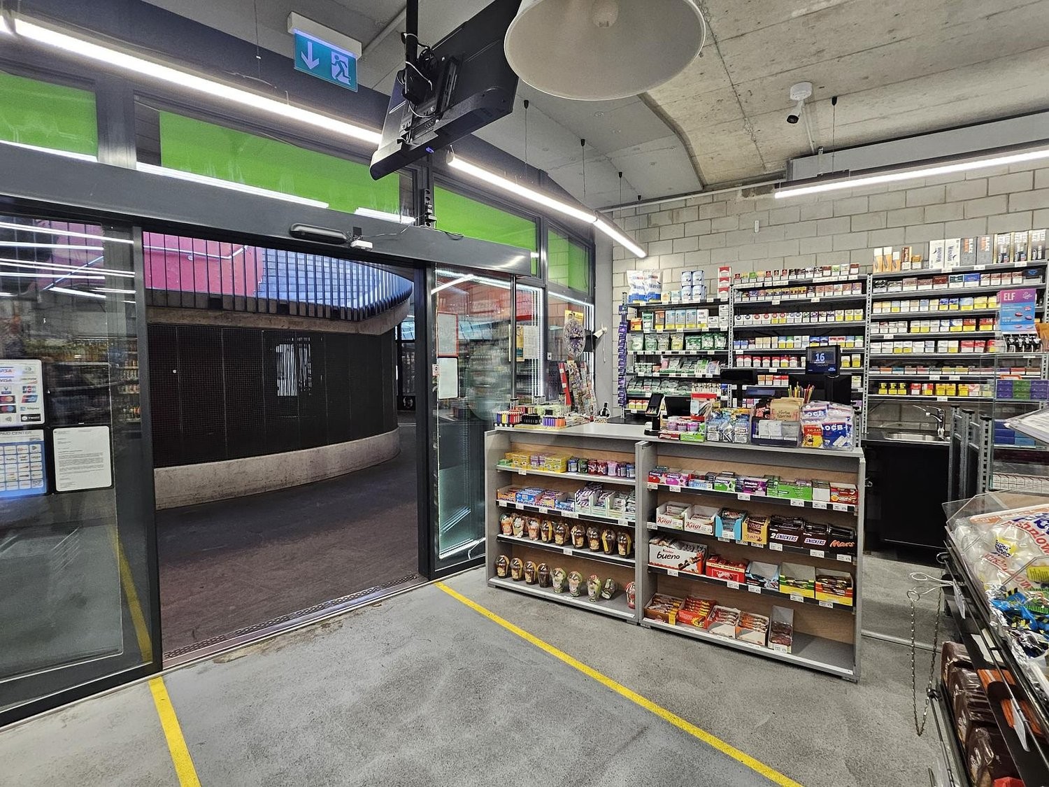 250m² shop, photo 3 of 4