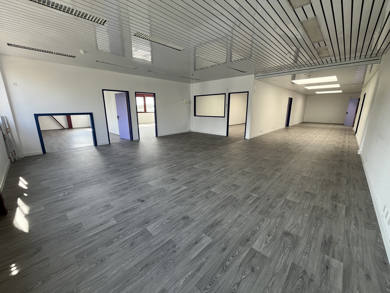 265m² office