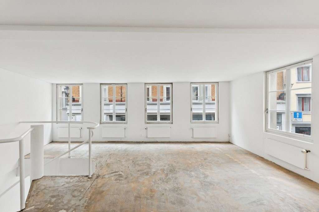 107m² shop