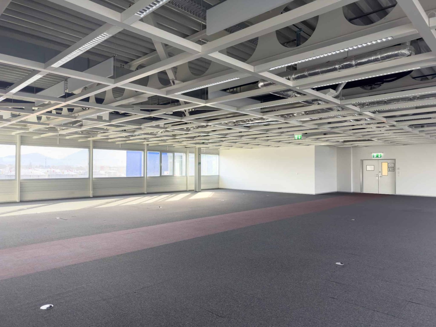 5000m² commercial, photo 2 of 9