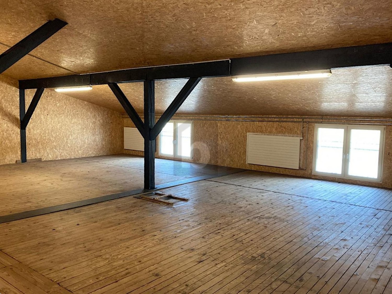 100m² storage room, photo 1 of 4