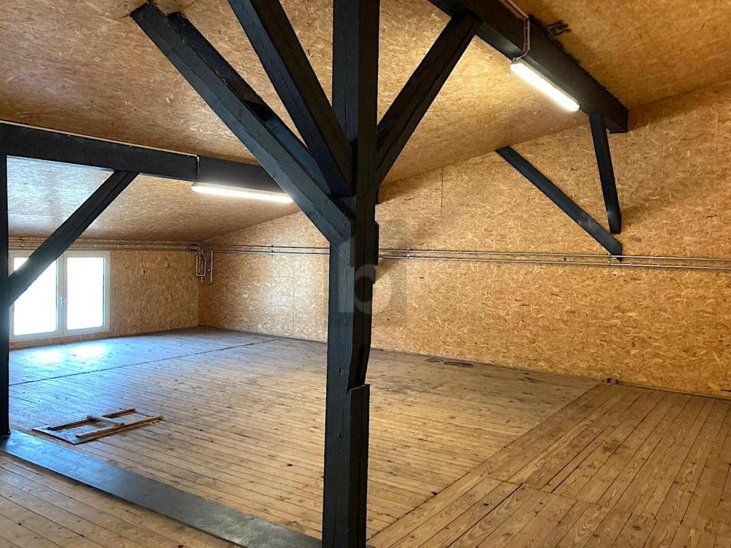 100m² storage room, photo 2 of 4