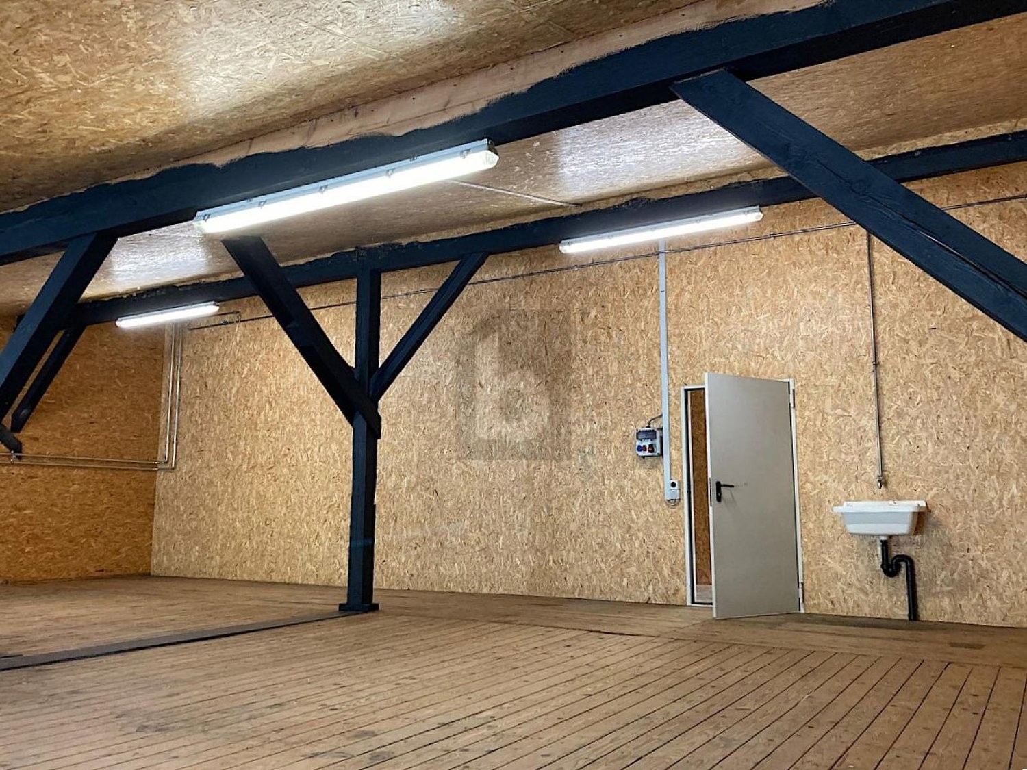 100m² storage room, photo 4 of 4