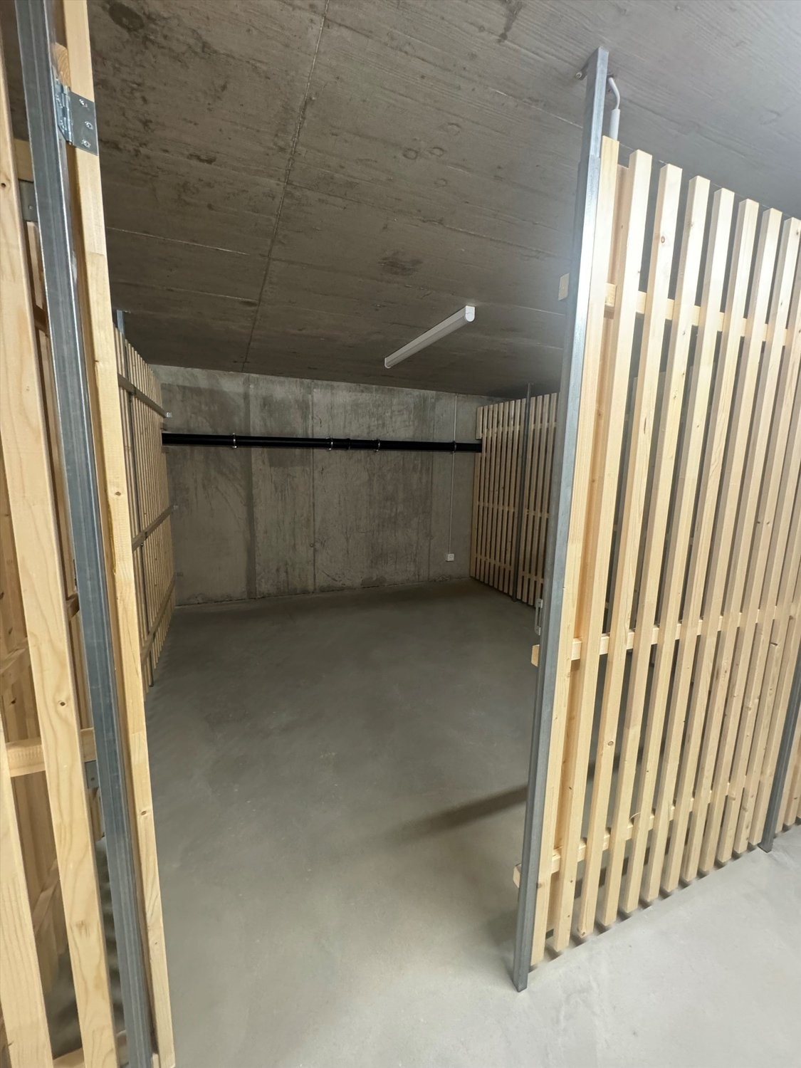 Nous louons immédiatement ou à convenir, à Allschwil, cet espace de bricolage / de stockage :   
  
\- Espace de bricolage / de stockage d'environ 12.0 m2 à louer   
\- Loyer CHF 160.00   
  
Nous nous réjouissons de votre candidature.   
  
Votre équipe Wincasa !