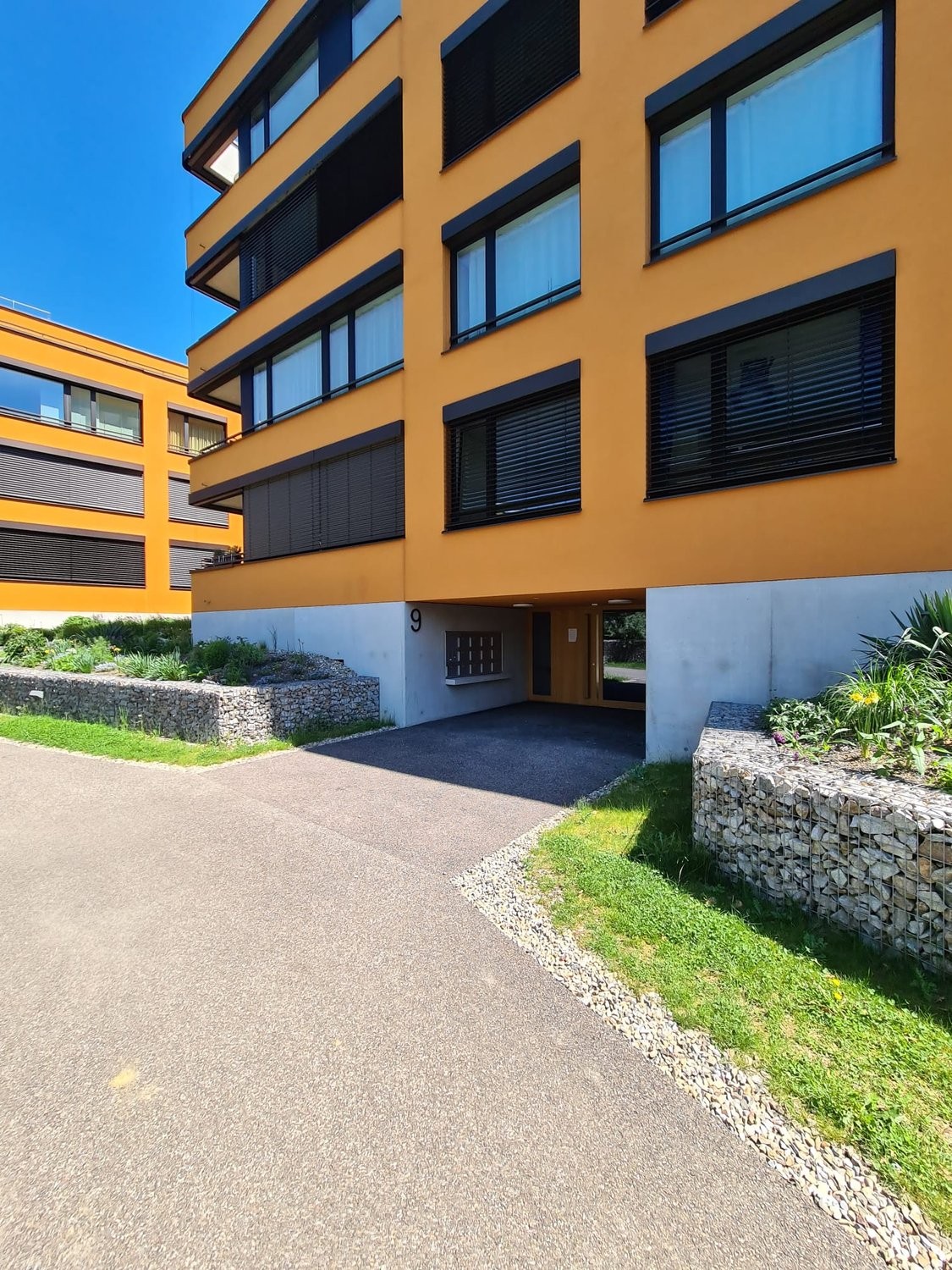 Nous louons immédiatement ou à convenir, à Allschwil, cet espace de bricolage / de stockage :   
  
\- Espace de bricolage / de stockage d'environ 12.0 m2 à louer   
\- Loyer CHF 160.00   
  
Nous nous réjouissons de votre candidature.   
  
Votre équipe Wincasa !