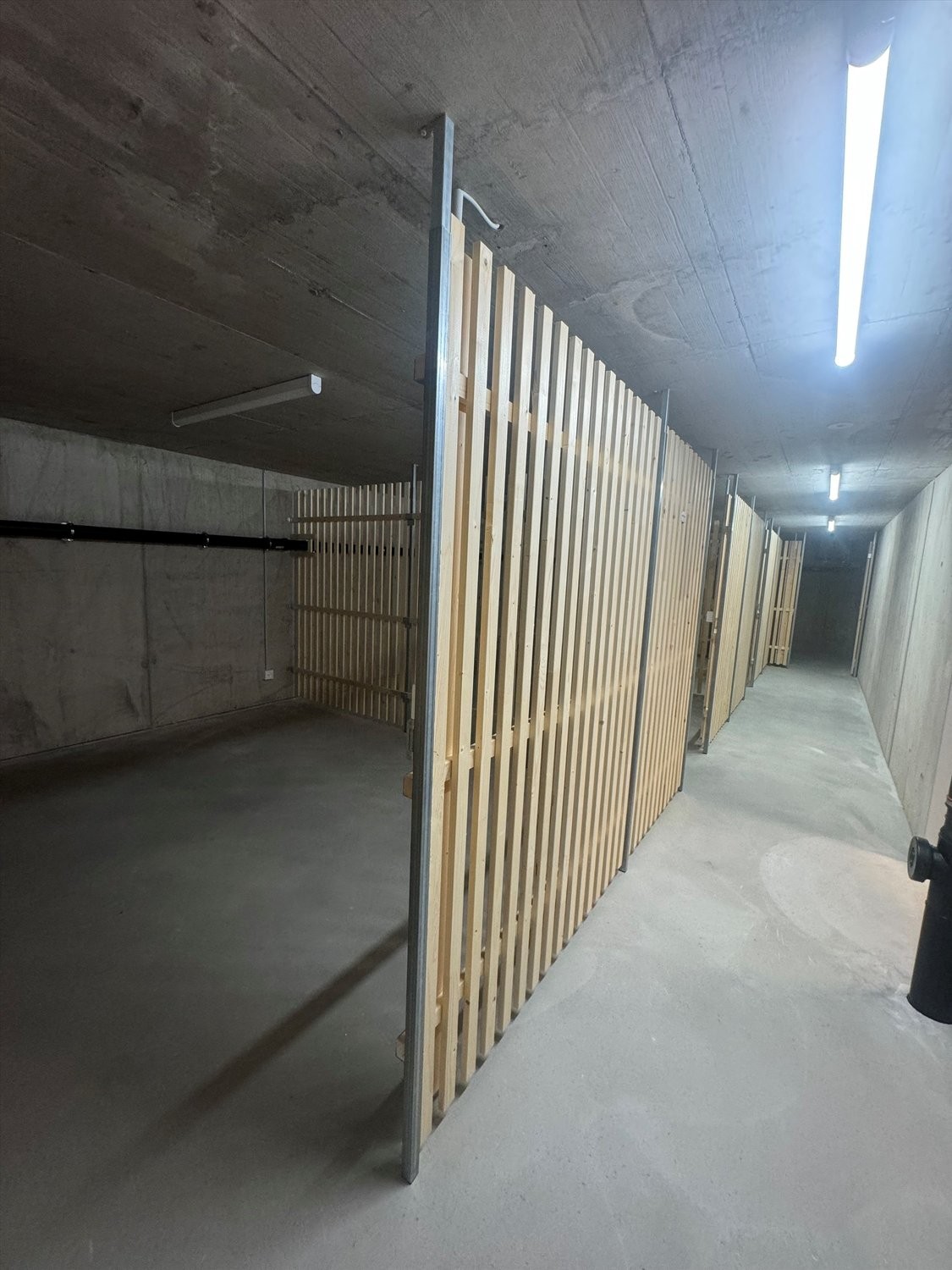 Nous louons immédiatement ou à convenir, à Allschwil, cet espace de bricolage / de stockage :   
  
\- Espace de bricolage / de stockage d'environ 12.0 m2 à louer   
\- Loyer CHF 160.00   
  
Nous nous réjouissons de votre candidature.   
  
Votre équipe Wincasa !