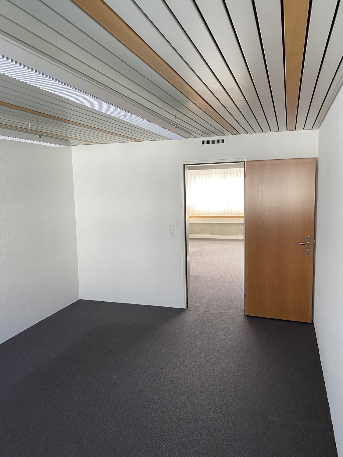 162m² commercial, photo 2 of 4