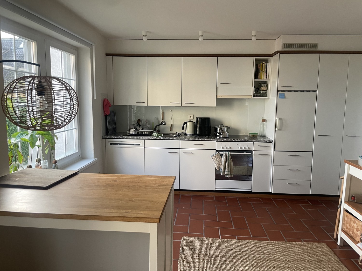 Appartamento di 2 ½ locali","description":"Accogliente appartamento open-space a Thalwil, disponibile TEMPORANEAMENTE tra il 04.09.2026 e il 28.09.2026. 
Le date esatte possono essere discusse (e il prezzo dell'affitto proporzionato). 
 
7 minuti dalla stazione ferroviaria di Thalwil, 10 minuti dall
