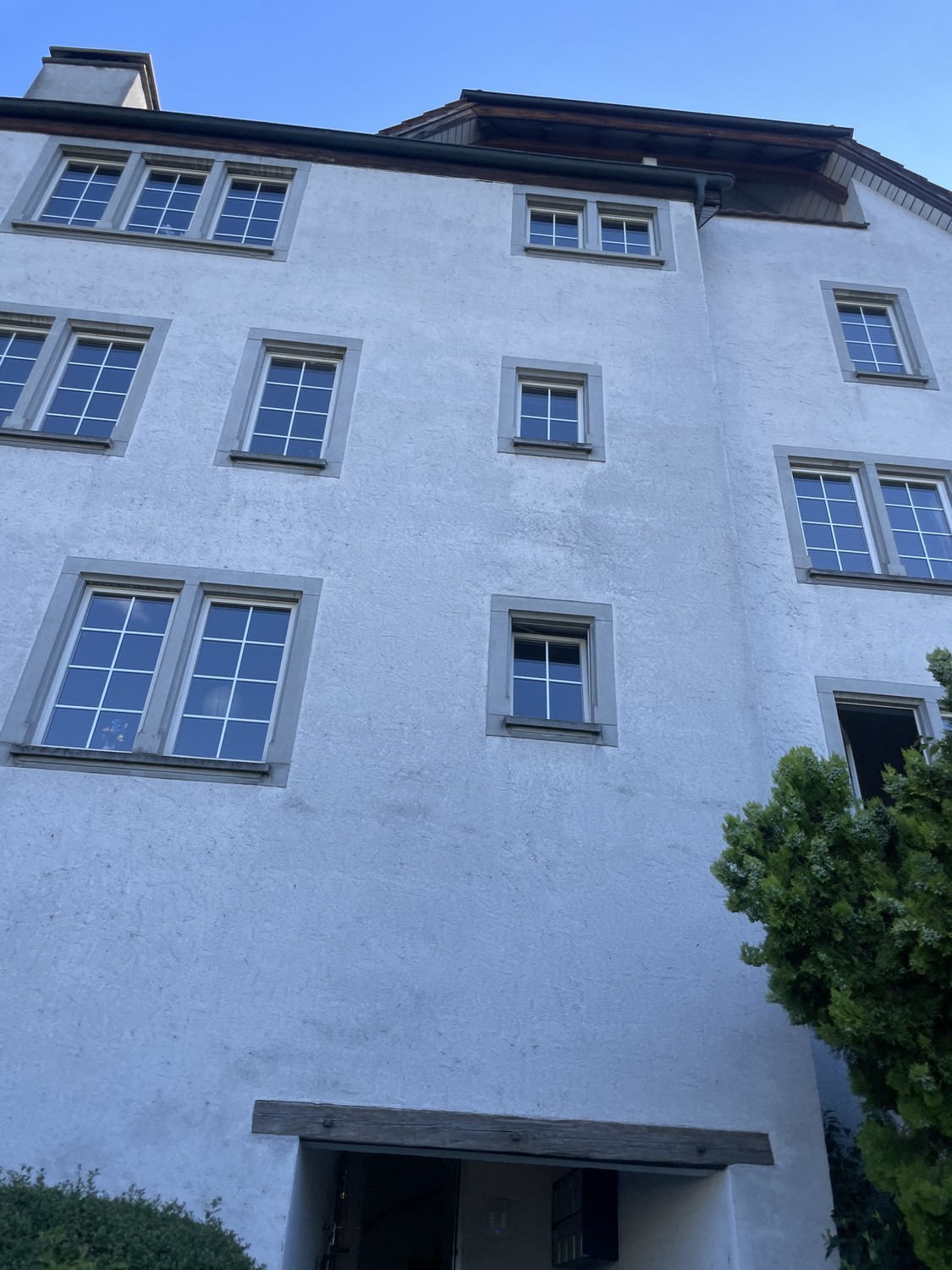 Appartamento di 2 ½ locali","description":"Accogliente appartamento open-space a Thalwil, disponibile TEMPORANEAMENTE tra il 04.09.2026 e il 28.09.2026. 
Le date esatte possono essere discusse (e il prezzo dell'affitto proporzionato). 
 
7 minuti dalla stazione ferroviaria di Thalwil, 10 minuti dall