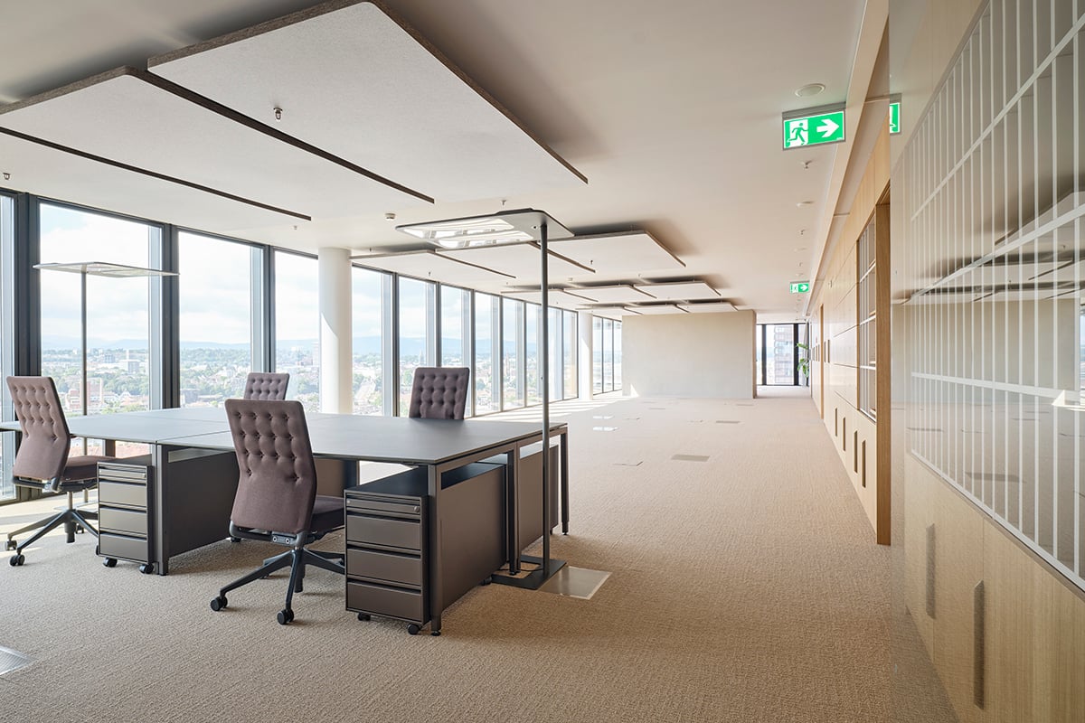 669m² office, photo 1 of 10