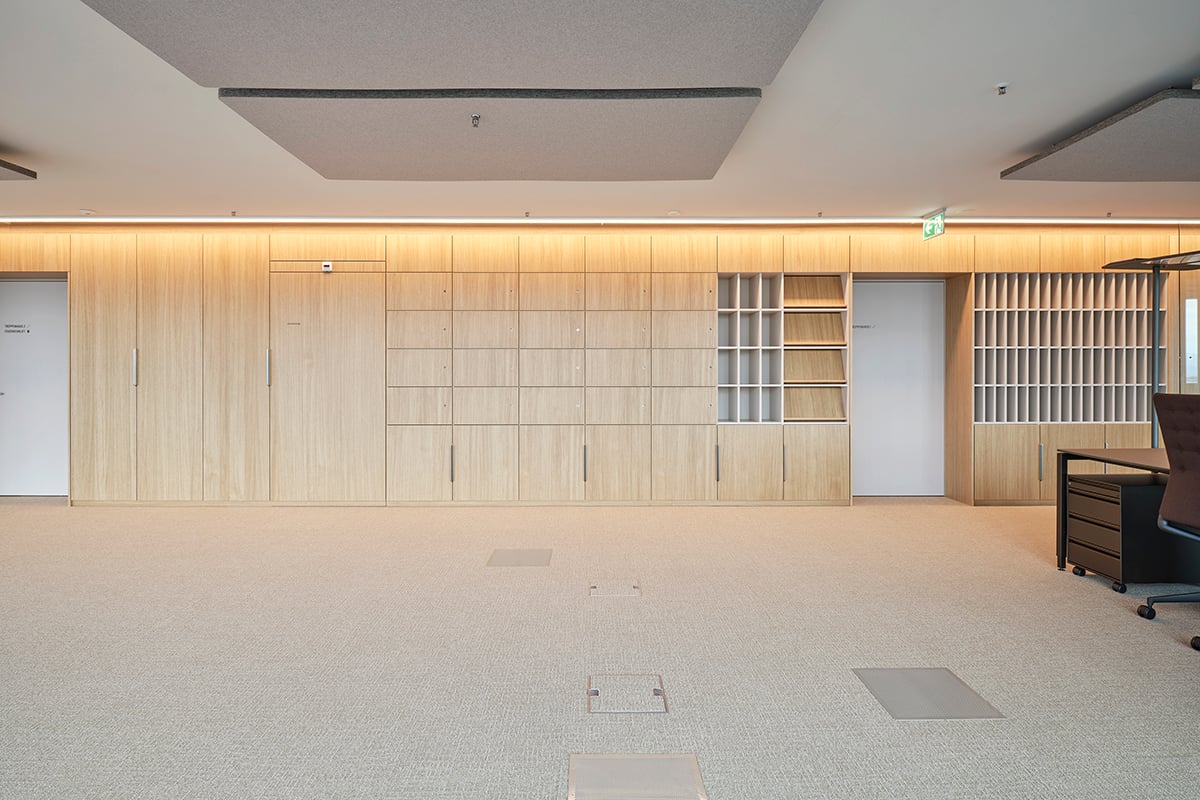 669m² office, photo 3 of 10