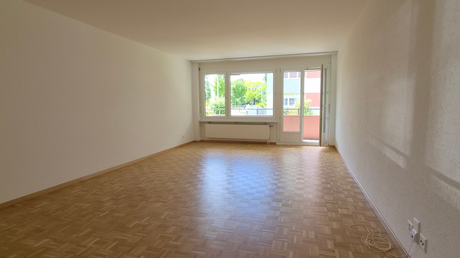 Spacious bright 3-room apartment with balcony in the Gurzelen district, photo 6 of 10