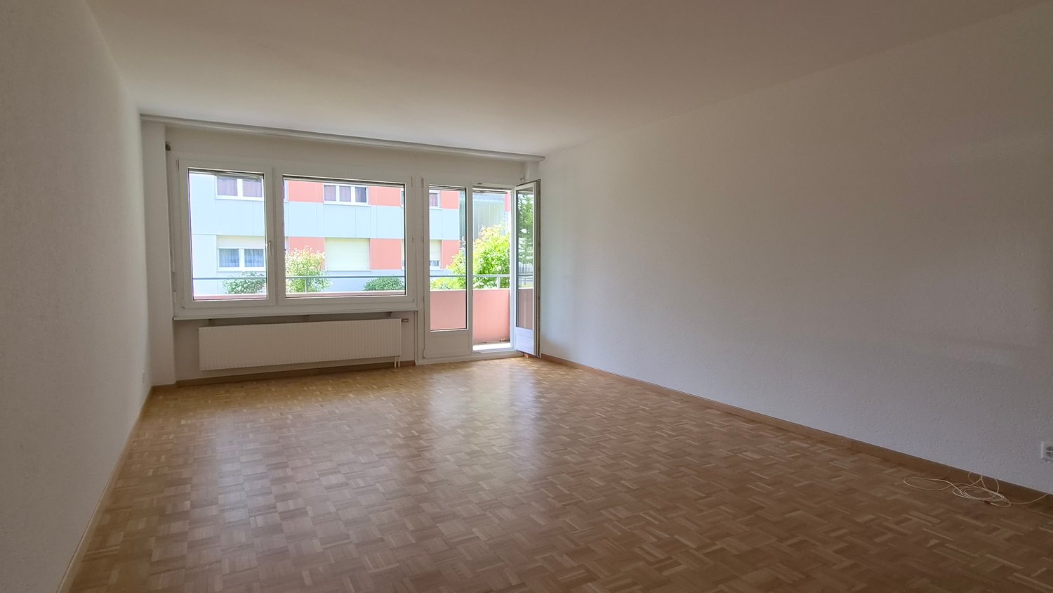 Spacious bright 3-room apartment with balcony in the Gurzelen district, photo 5 of 10