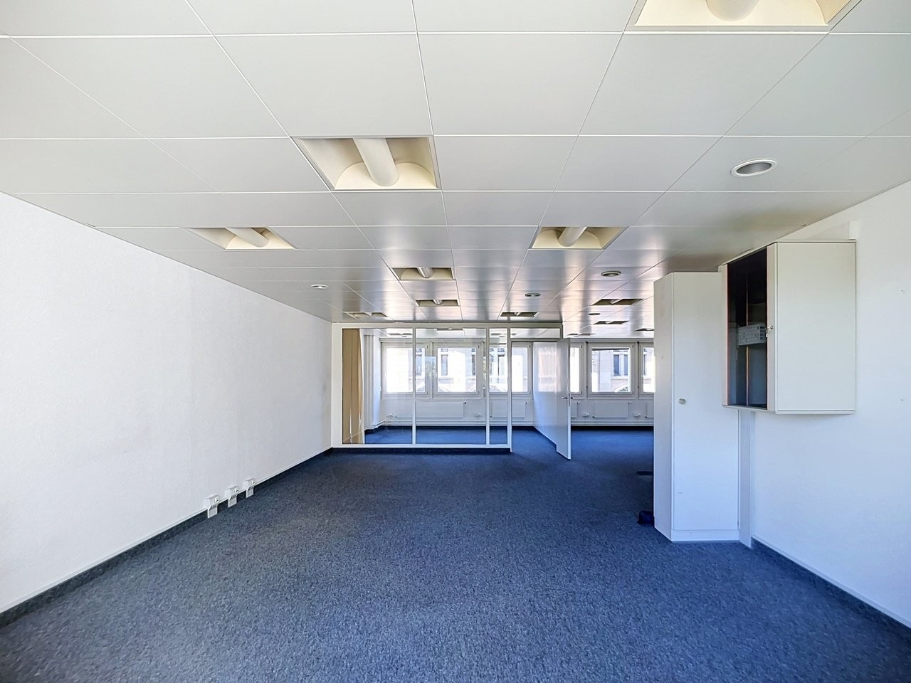 72m² office