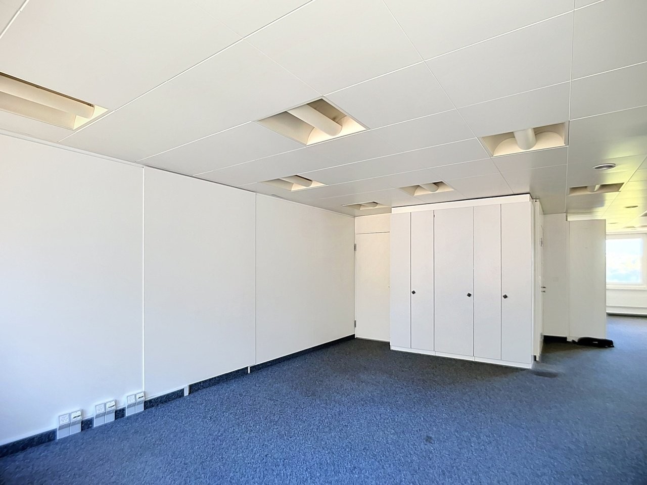 72m² office
