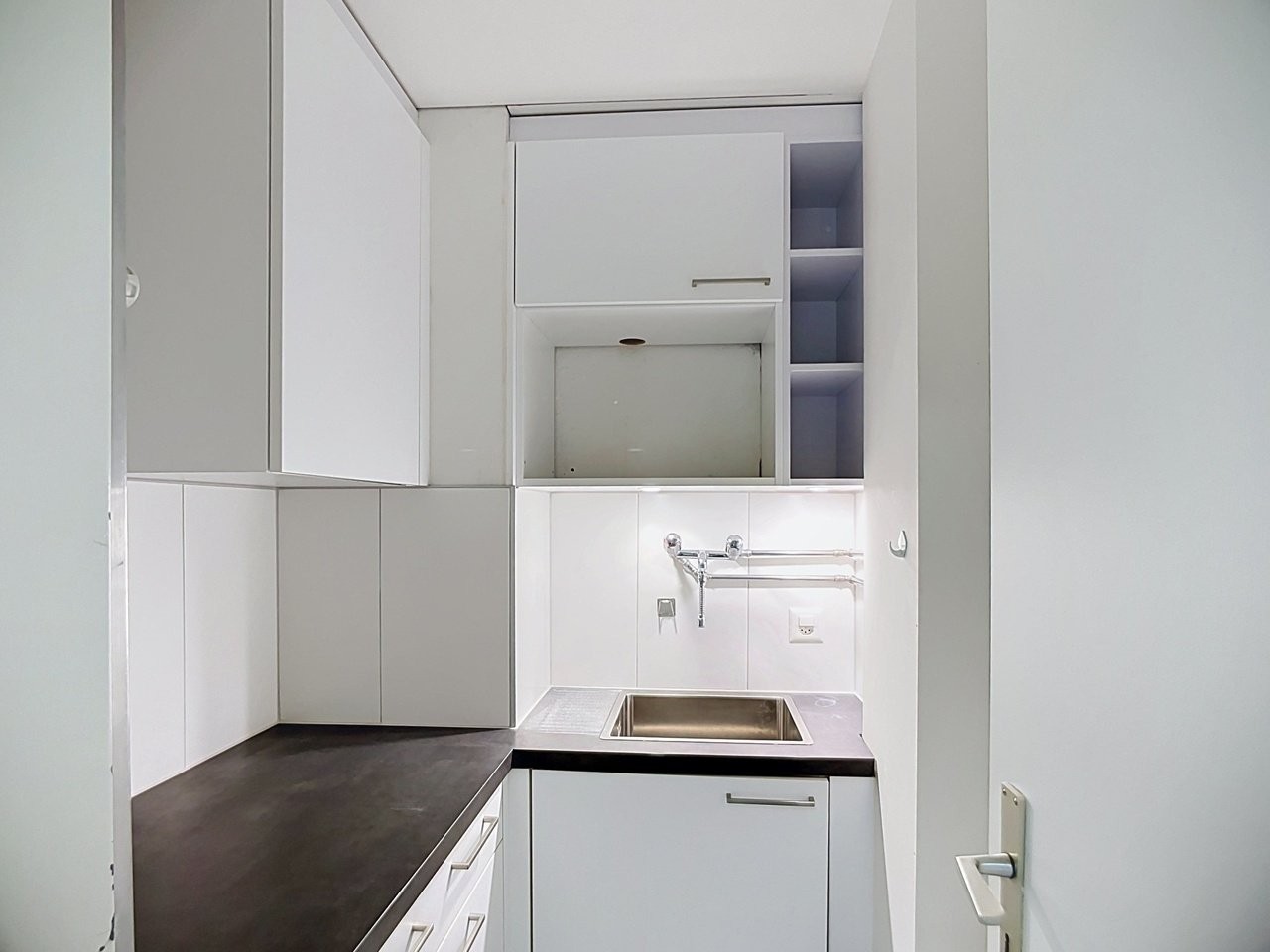 72m² office