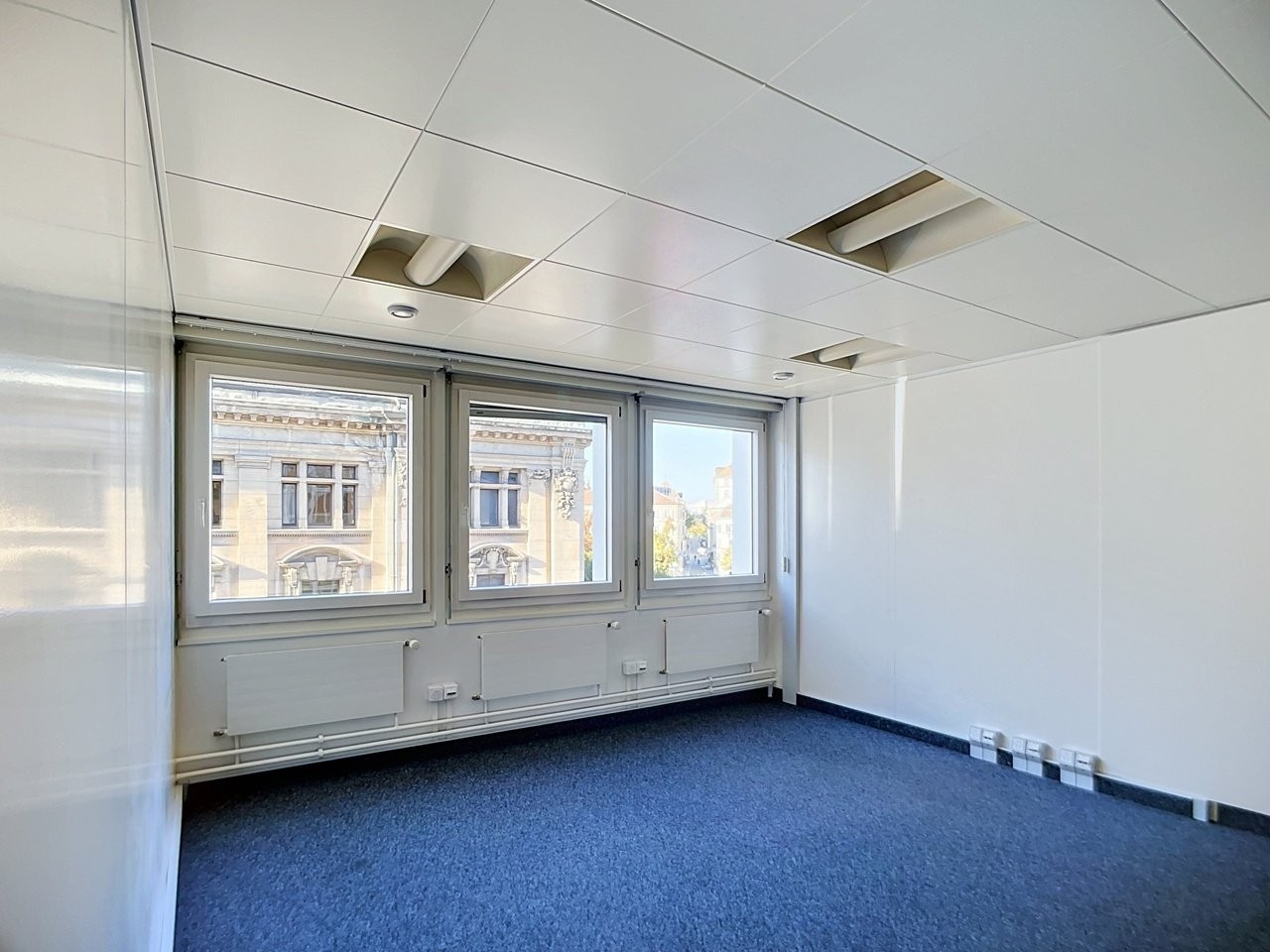 72m² office