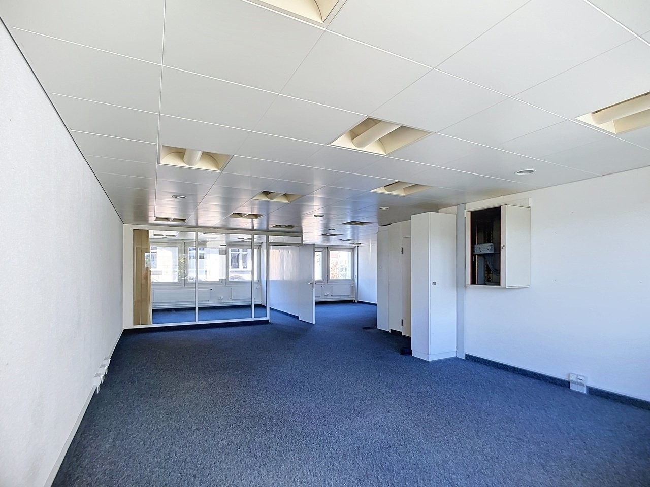 72m² office