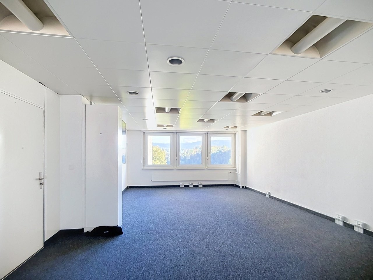 72m² office