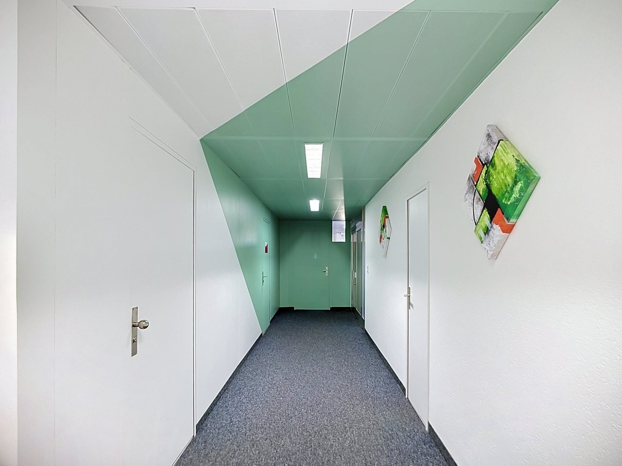72m² office