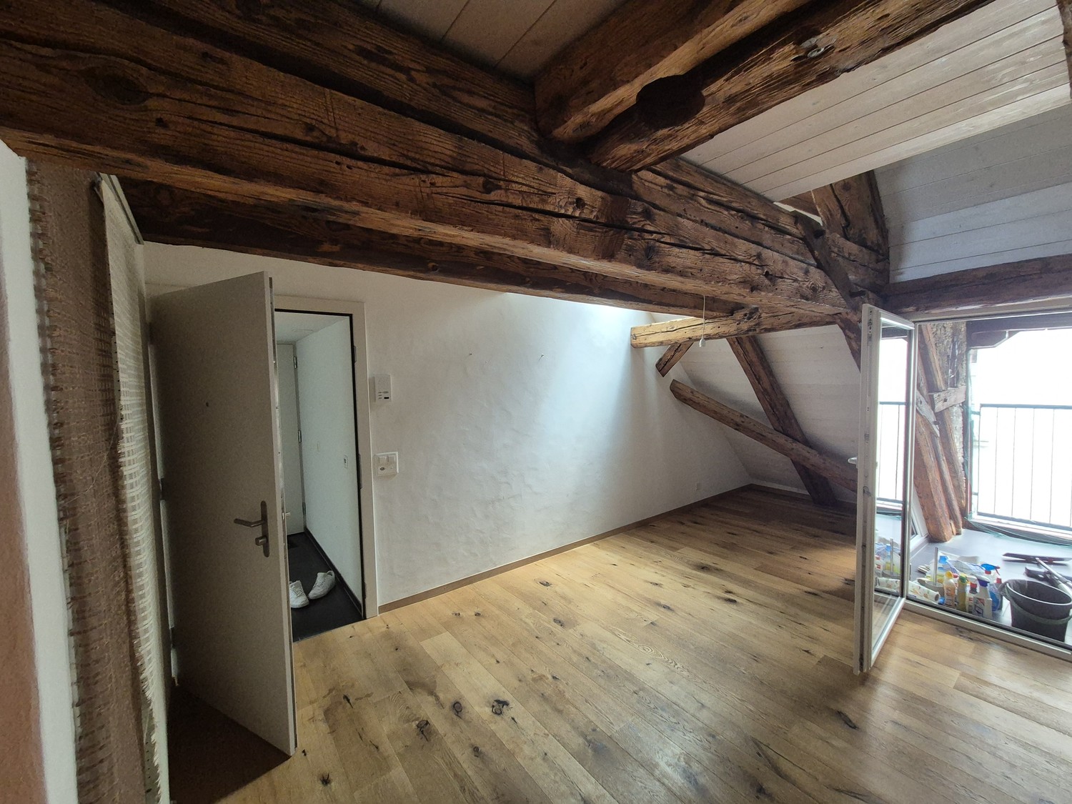Bel appartement de vieille ville rénové avec balcon