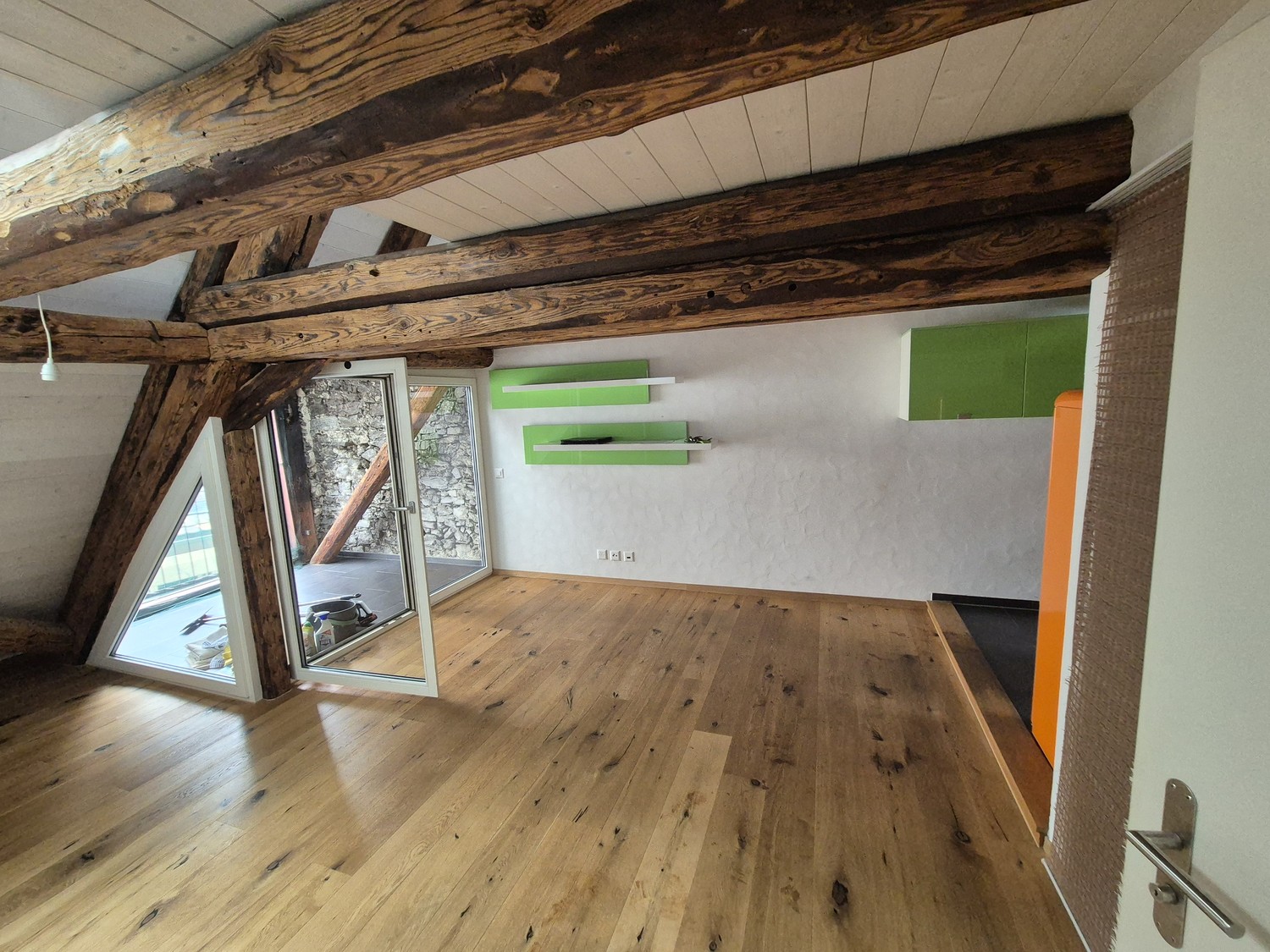 Bel appartement de vieille ville rénové avec balcon