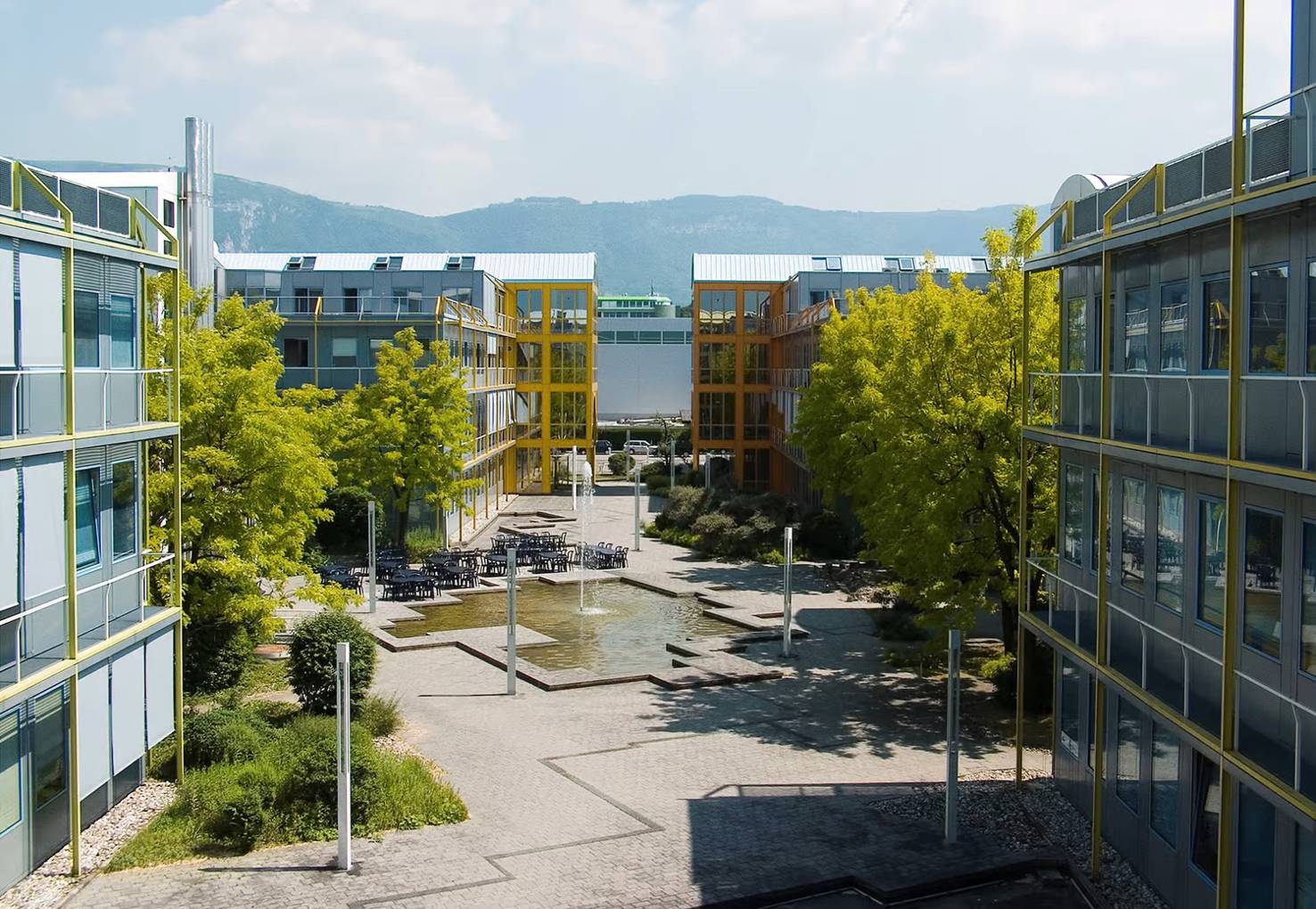 2200m² commercial, photo 1 of 6
