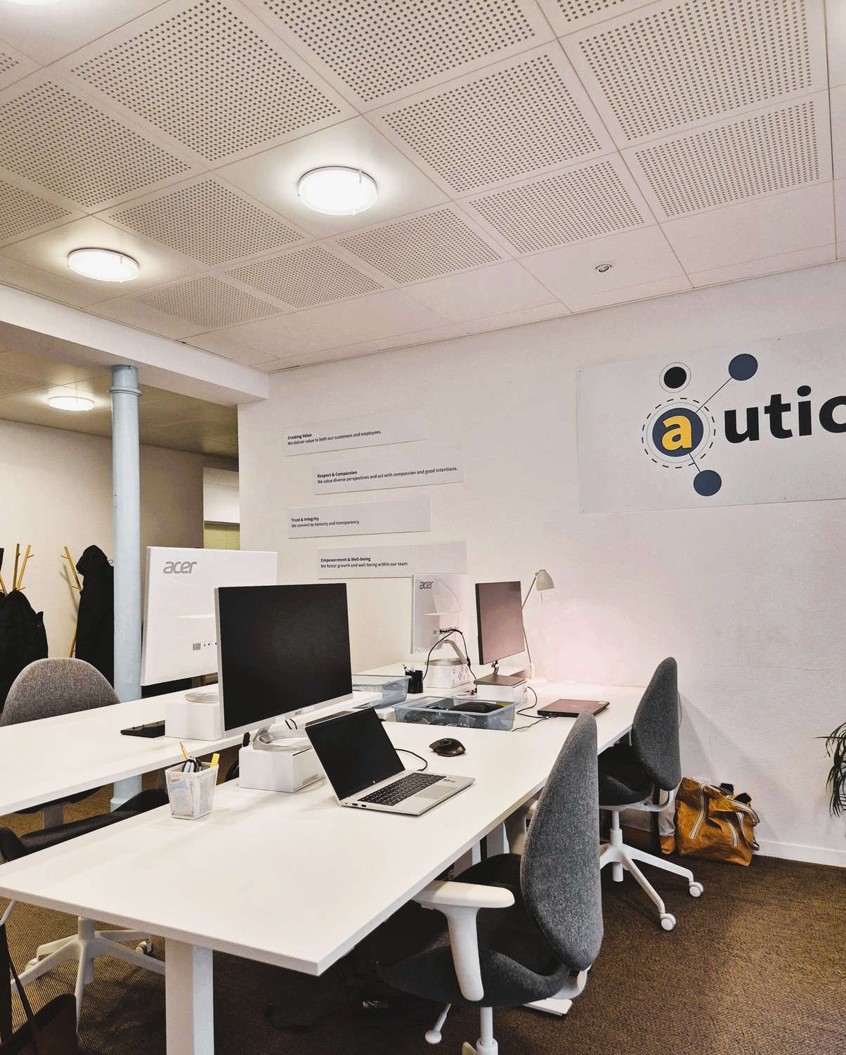97m² office, photo 1 of 7